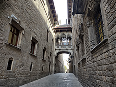 Barcelona gothic district photo