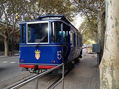 barcelona blue tram