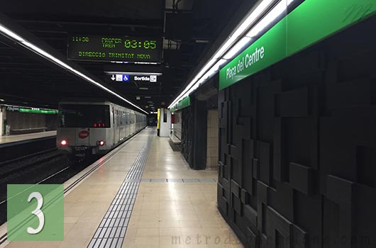 Plaça del centre Barcelona metro stop