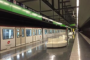 Barcelona Roquetes metro sTop - Barcelona Roquetes metro line 3 station