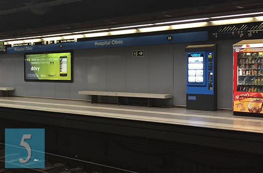 barcelona hospital clinic metro station