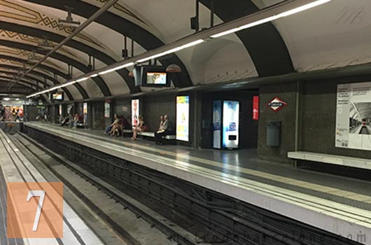 Barcelona plaça catalunya subway station