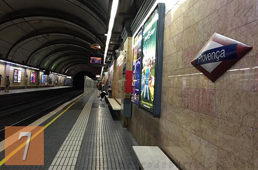 Barcelona provença subway station
