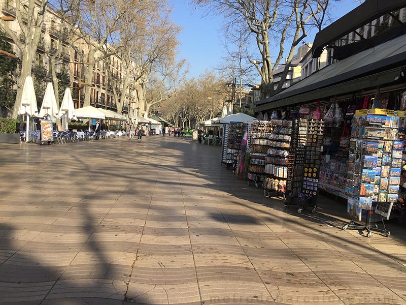 boutiques souvenirs sur la Rambla de Barcelone