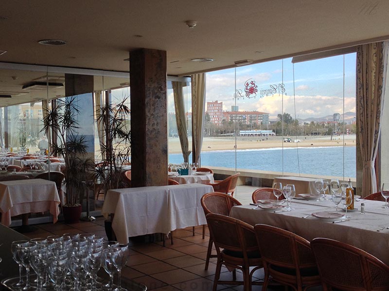 eating by the sea in barcelona