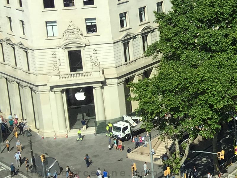 Barcelona apple store