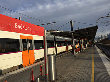 cómo llegar a Badalona en tren