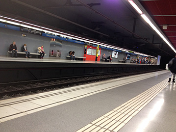 station de metro hospital clinic Barcelone